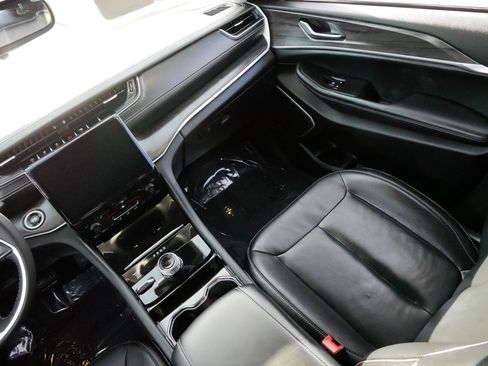 Used 2023 Jeep Grand Cherokee L Limited image 11