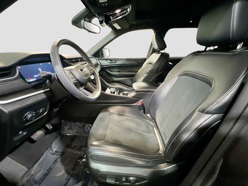 Used 2024 Jeep Grand Cherokee L Altitude image 14