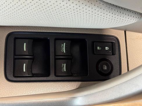 Used 2010 Acura RDX SH-AWD image 18