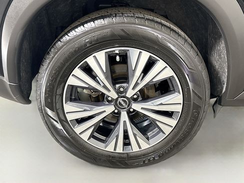 Used 2023 Nissan Rogue SV image 33