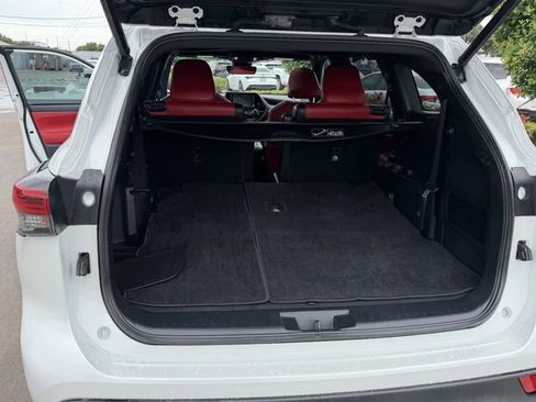 Used 2022 Toyota Highlander XSE FWD image 25