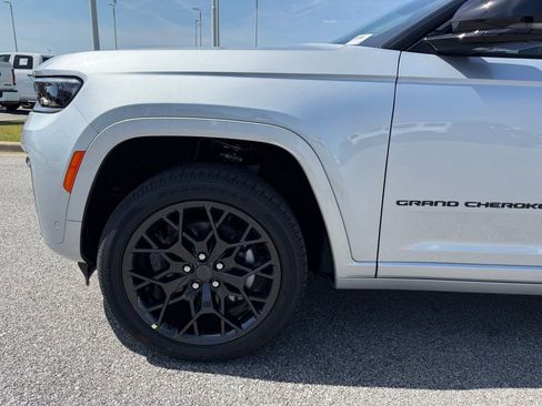 New 2026 Jeep Grand Cherokee L Summit w/ Obsidian Package AWD/4WD image 28
