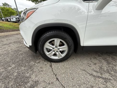Used 2020 Chevrolet Trax LT w/ LT Convenience Package FWD image 28