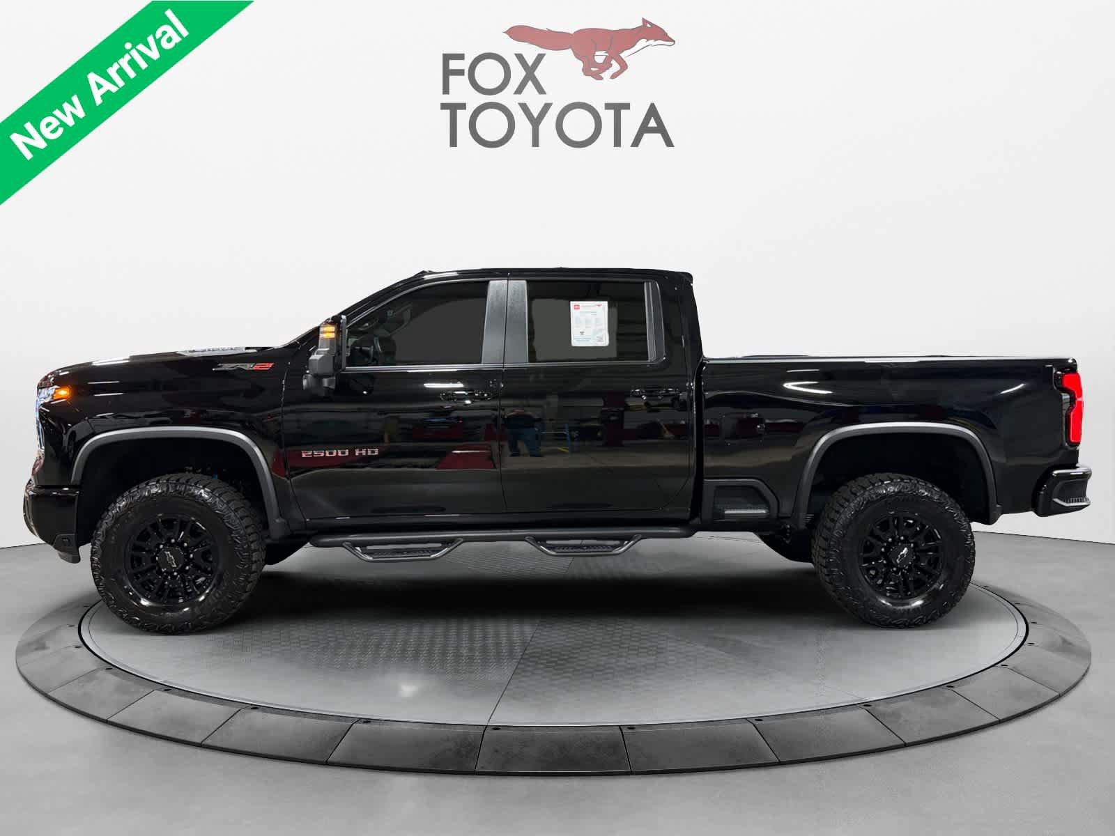 Used 2025 Chevrolet Silverado 2500 ZR2 w/ Technology Package AWD/4WD image 3