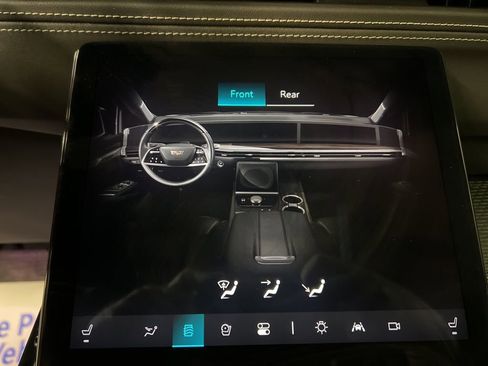 Used 2025 Cadillac Escalade ESV Sport w/ Touring Package AWD/4WD image 18