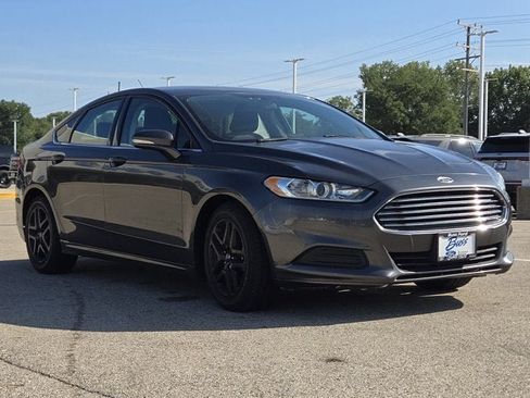 Used 2016 Ford Fusion SE FWD image 3