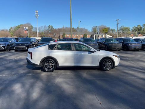 Used 2025 Kia K4 LXS image 4