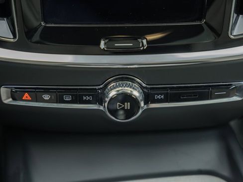 Used 2024 Volvo V60 B5 Cross Country Ultimate w/ Protection Package Premier image 23