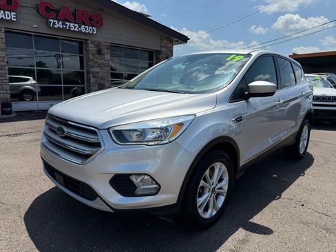 Used 2019 Ford Escape SE AWD/4WD image 2