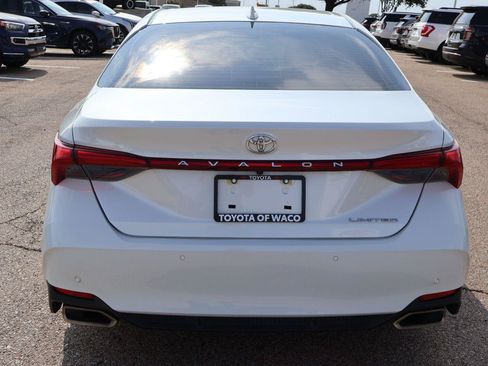 Used 2022 Toyota Avalon Limited w/ Advanced Safety Package FWD image 4