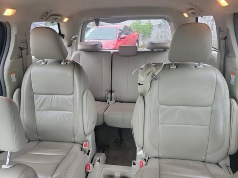 Used 2016 Toyota Sienna XLE image 10