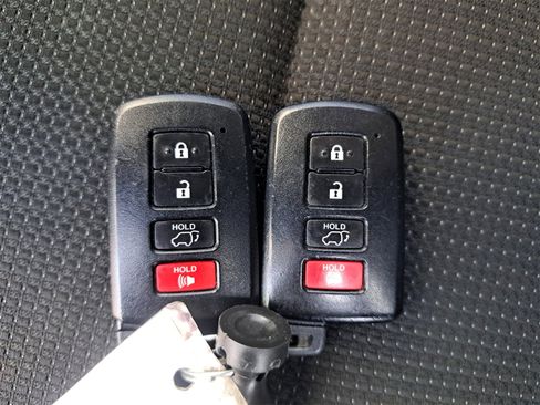 Used 2016 Toyota RAV4 XLE image 37