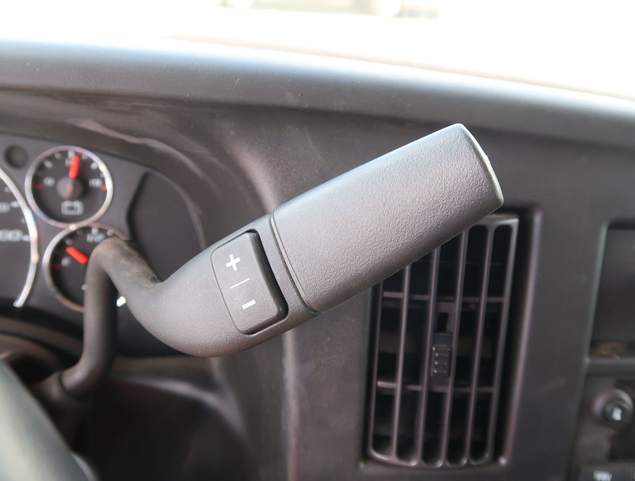 Used 2023 Chevrolet Express 3500 w/ Power Convenience Package RWD image 33