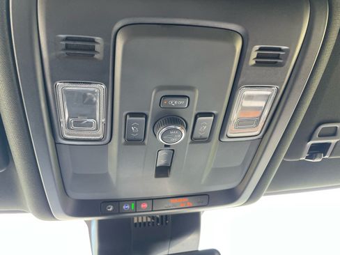 Used 2025 GMC Yukon XL Denali AWD/4WD image 14