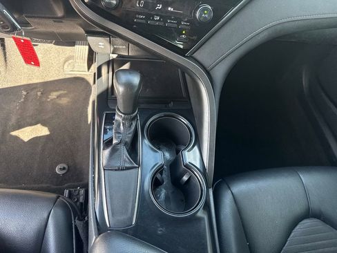 Used 2019 Toyota Camry SE image 25