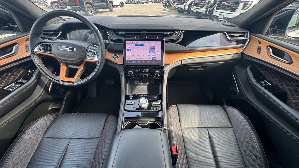 Used 2023 Jeep Grand Cherokee L Summit AWD/4WD image 10