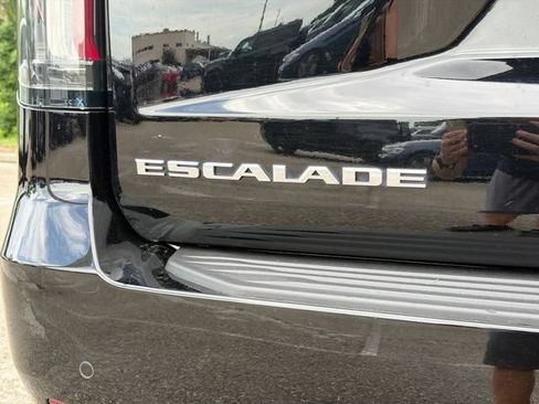 Used 2022 Cadillac Escalade Luxury RWD image 11