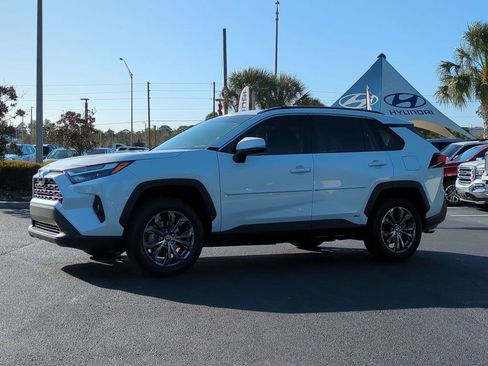 Used 2022 Toyota RAV4 XLE Premium image 1