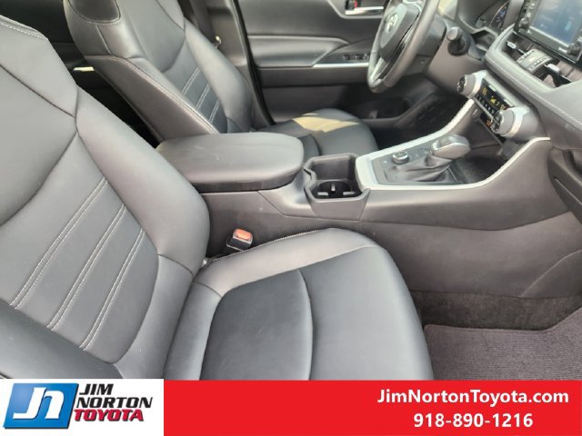 Used 2022 Toyota RAV4 XLE Premium AWD/4WD image 15