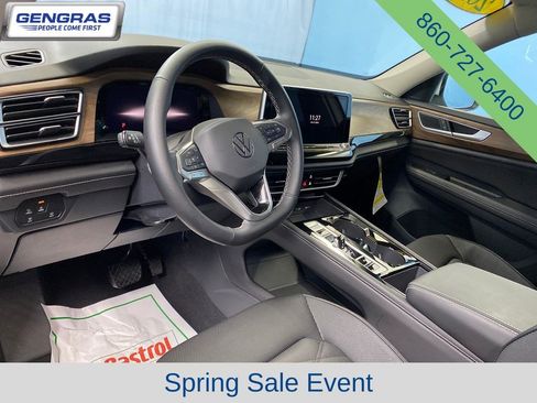 Used 2025 Volkswagen Atlas SE AWD/4WD image 10
