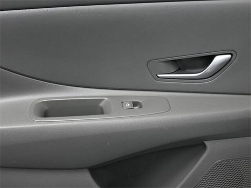 Used 2021 Hyundai Elantra SEL image 13