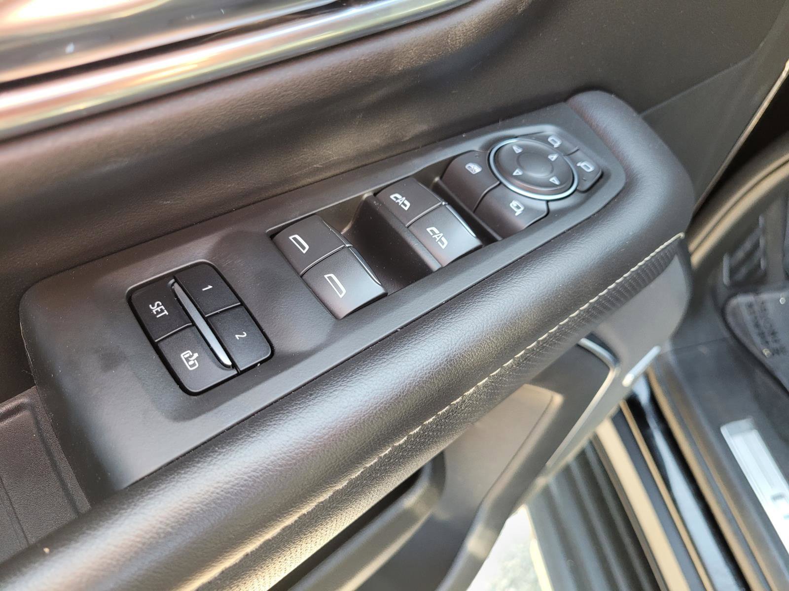 Used 2022 Chevrolet Suburban Premier AWD/4WD image 21