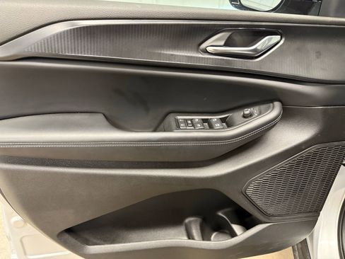 Used 2025 Jeep Grand Cherokee L Altitude RWD image 19