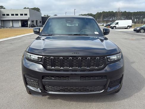 New 2025 Jeep Grand Cherokee L Altitude image 2
