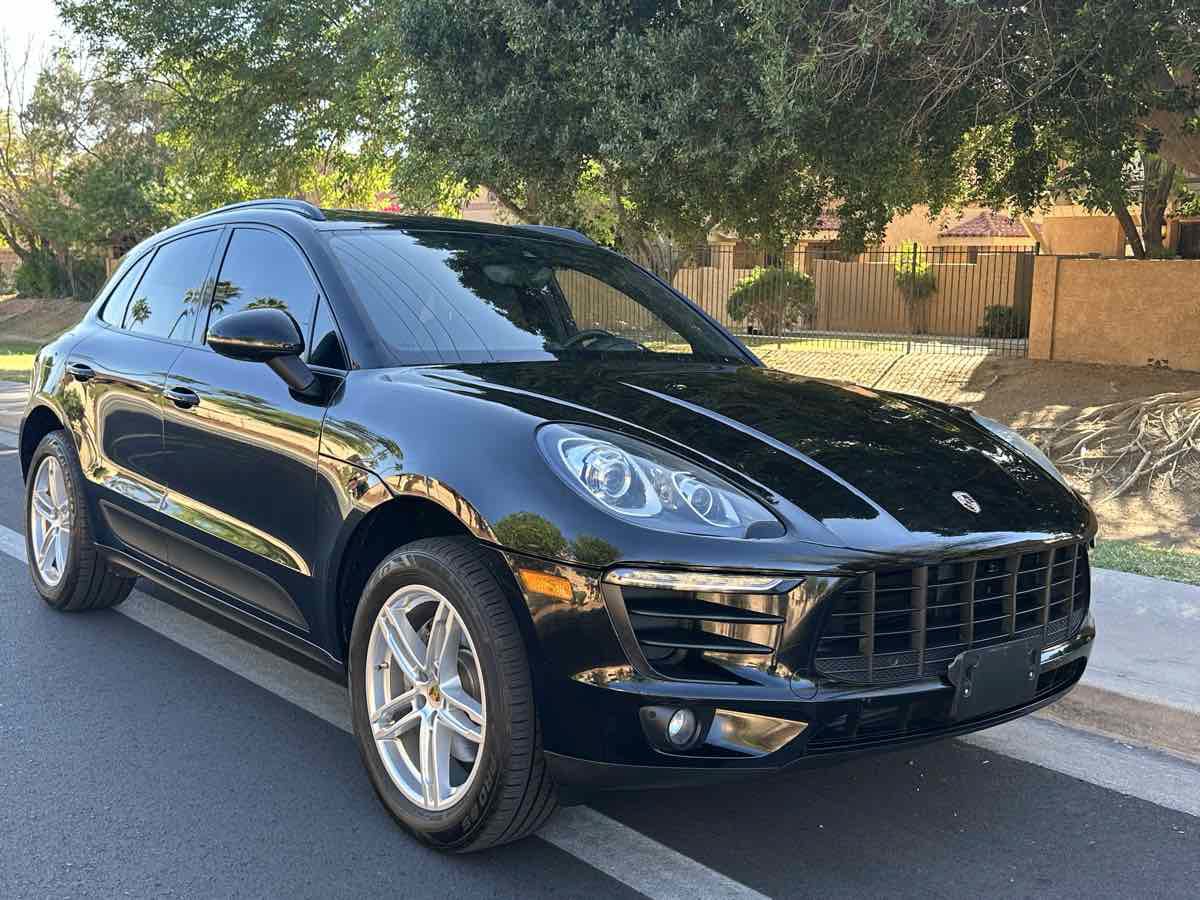 Used 2018 Porsche Macan AWD/4WD image 2