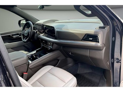 Used 2026 Chevrolet Tahoe Z71 AWD/4WD image 45