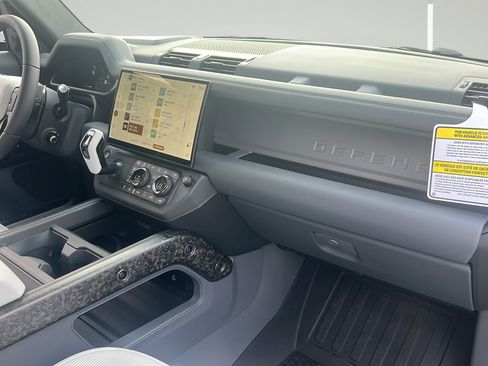 New 2026 Land Rover Defender 110 AWD/4WD image 21