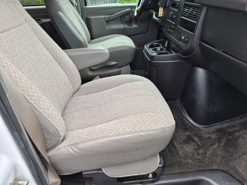 Used 2018 Chevrolet Express 3500 LT w/ LT Preferred Equipment Group RWD image 24