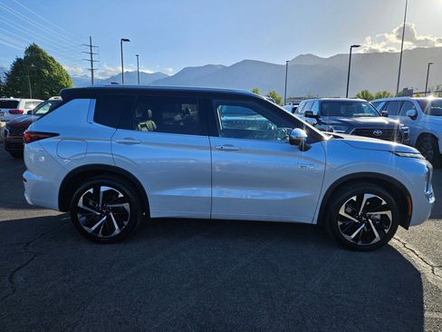 Used 2025 Mitsubishi Outlander SEL AWD/4WD image 2