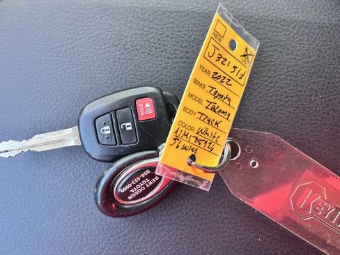 Used 2022 Toyota Tacoma SR5 image 11