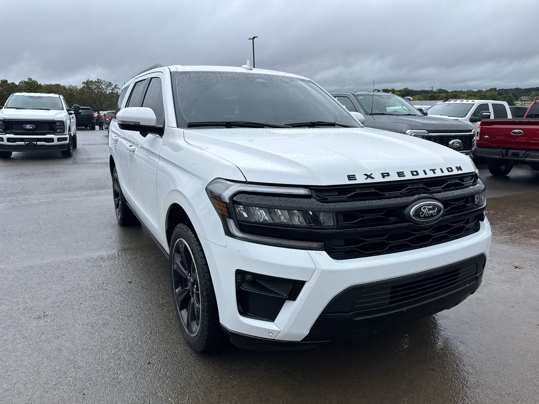 Used 2023 Ford Expedition Limited RWD image 3
