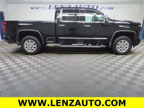 Used 2024 Chevrolet Silverado 2500 High Country w/ High Country Premium Package image 2
