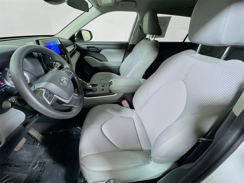 Certified 2023 Toyota Highlander L image 19