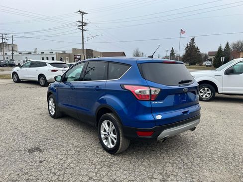 Used 2017 Ford Escape SE image 3