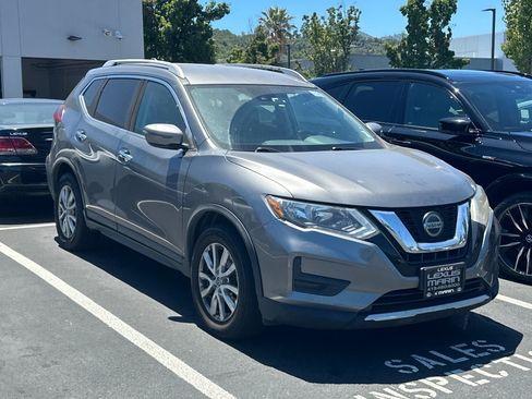 Used 2019 Nissan Rogue SV FWD image 2