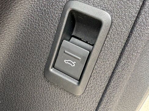 Used 2021 Audi Q3 2.0T Premium w/ Convenience Package AWD/4WD image 9