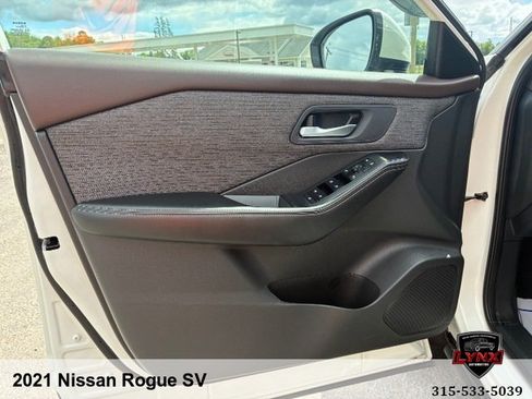Used 2021 Nissan Rogue SV AWD/4WD image 12