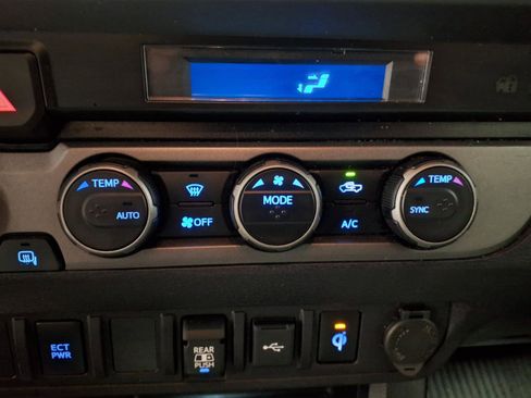 Used 2021 Toyota Tacoma 4x4 Double Cab image 14