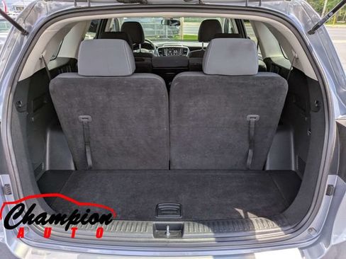 Used 2020 Kia Sorento LX FWD image 16