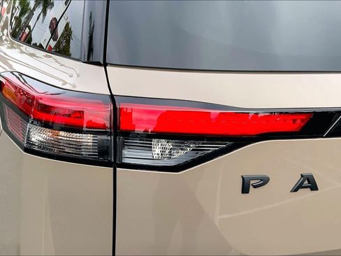 Used 2025 Nissan Pathfinder Rock Creek AWD/4WD image 28