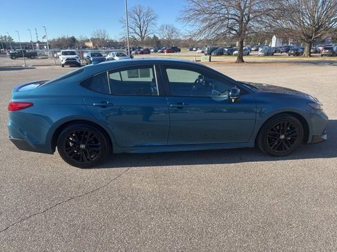 Used 2025 Toyota Camry SE image 6