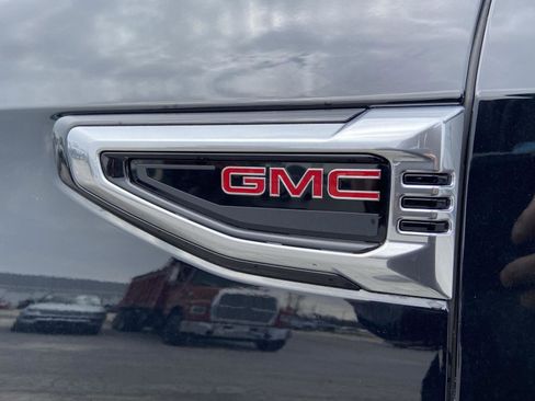 Used 2025 GMC Yukon Denali AWD/4WD image 35