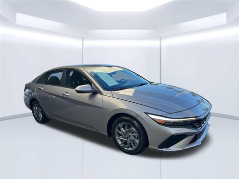 Used 2024 Hyundai Elantra SEL FWD image 7