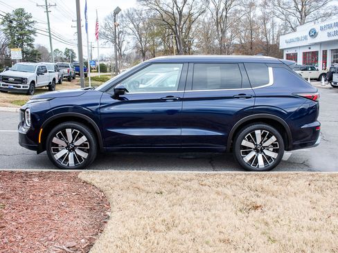 Used 2025 Mitsubishi Outlander SEL image 3