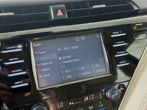 Used 2018 Toyota Camry XLE image 21