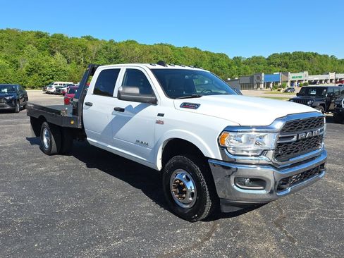 Used 2021 RAM 3500 Tradesman w/ Chrome Appearance Group AWD/4WD image 2
